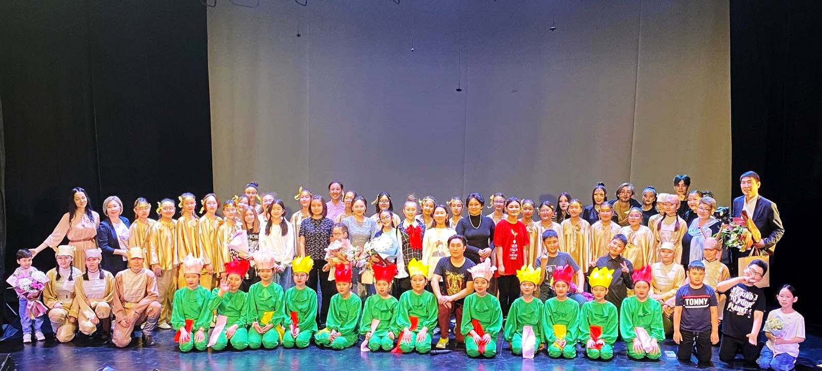 Сегодня в Калмыцком государственном театре кукол "Джангар" состоялся музыкальный спектакль "В поисках счастья",