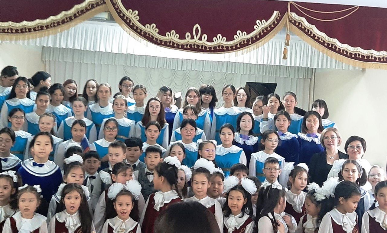 Сегодня состоялся концерт вокально-хорового отделения, посвященный Дню защитника Отечества и Международному Женскому дню 8 Марта. 