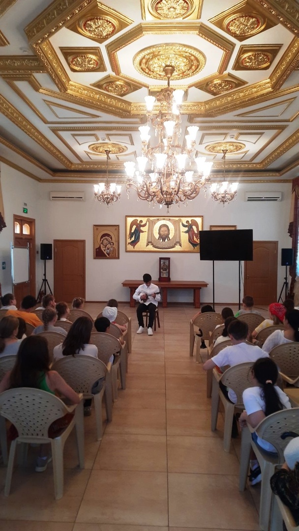Сегодня учащиеся и выпускники нашей школы выступили в Просветительском центре Элистинской и Калмыцкой Епархии Русской Православной Церкви.
