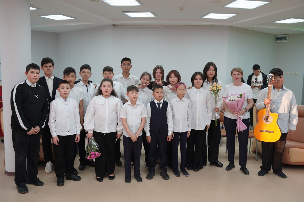 Сегодня в Национальной библиотеке им.Амур-Санана состоялся концерт класса преподавателя Юлии Ивановны Джамбиновой.